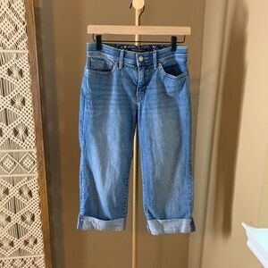 Levi’s Blue Cropped Jeans Women’s Size 8 Mid Rise‎ Stretch Denim Cuffed Capris